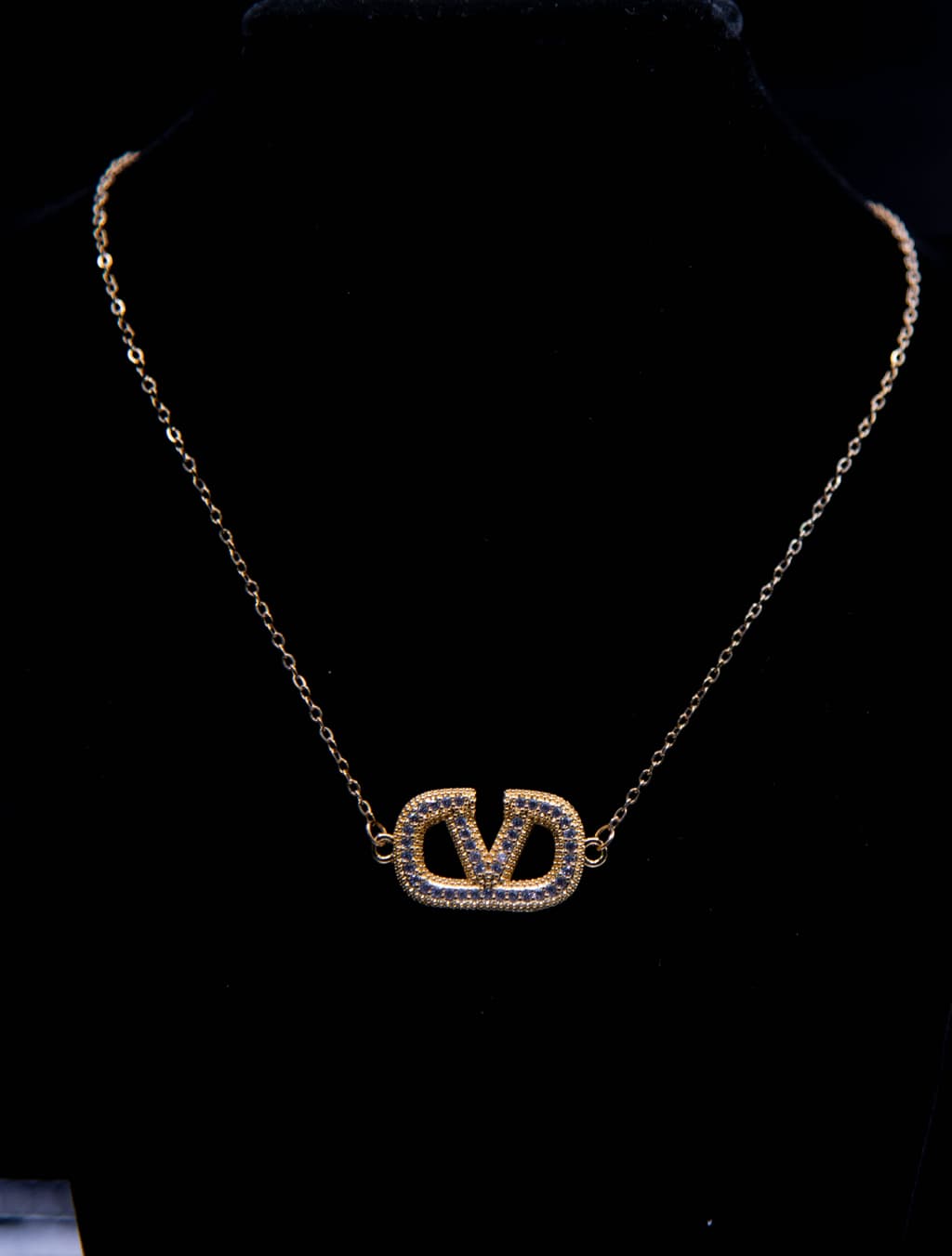 Zircon Stainless Steel Designer Jewelry Famous V Letter Necklace